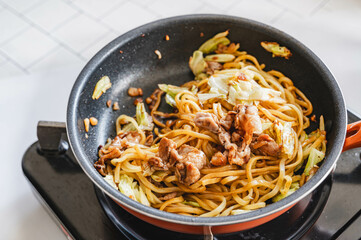 フライパンで作る焼きそば