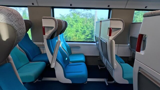 Interior de un tren de pasajeros en el caribe Mexicano, tren maya