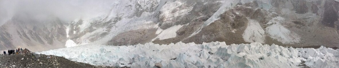 Vue panoramique sur les merveilleux paysages au pied de l'Everest au Népal