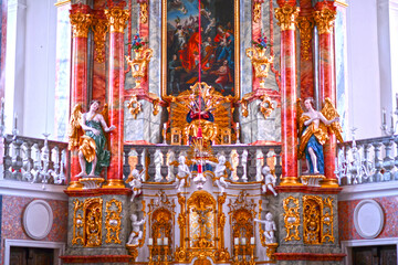 Hochaltar der Frauenkirche (Zu Unserer Lieben Frau) in Günzburg, Schwaben (Bayern)	
