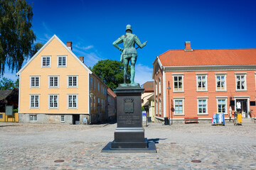 Monument to King Fredrik II in the square of the Old Town of Fredrikstad, Norway - obrazy, fototapety, plakaty