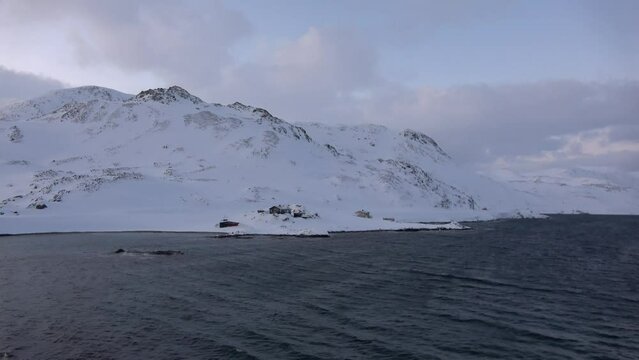 Landschaft beim Strand von Honningsvag an der Strasse E69, Norwegen