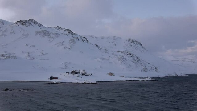 Landschaft beim Strand von Honningsvag an der Strasse E69, Norwegen