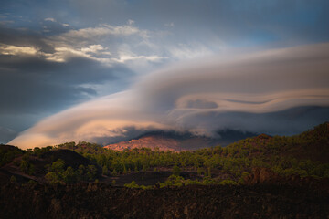 lenticular cloud over the mountains