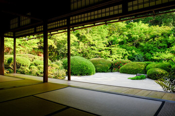 新緑の頃の京都詩仙堂の風景