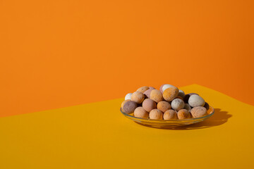 Obraz na płótnie Canvas Small dish of Chocolate Eggs
