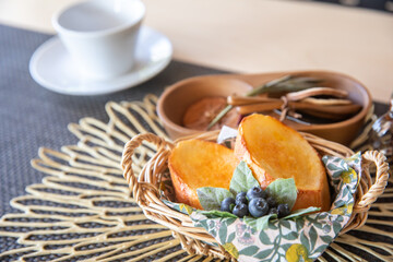 朝食　easter cake with chocolate