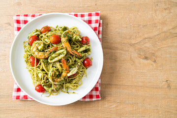 Spaghetti with seafood in homemade pesto sauce