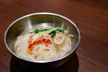 焼肉店で〆に提供された少量の冷麺