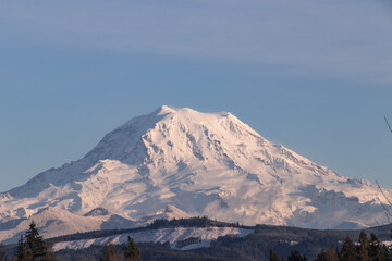 Fototapeta na wymiar Snow covered Mount Rainier in Washington