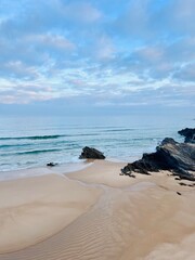 Fototapeta premium Cloudy ocean view, rocky ocean coast, ocean bay
