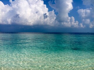 Fototapeta na wymiar maledives sea water green and blue