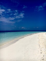 Fototapeta na wymiar Maledives sea water and white beach