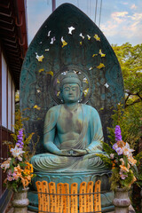 Obraz premium Kyoto, Japan - April 5 2023: Kurodani or Konkai-Komyoji temple founded in 1175, it's one of the eight head temples of JHODO sect, the major Buddhist denominations