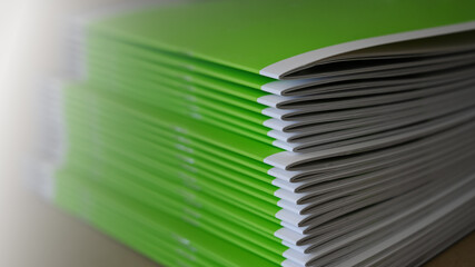 Stitched printing brochures in the bookbindery or print shop. Print sorted with spine. Lettershop or bookbinder.
