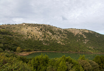 Fototapeta na wymiar view of the green lake in the mountains in Albania, Albanian landscape