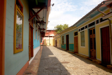 Reise durch Südamerika. Guayaquil, Künstlerviertel Las Peñas & der „Cerro de Santa Ana“. Faro Las Peñas Aussichtspunkt.