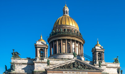 Obraz premium The dome of St. Isaac's Cathedral in St. Petersburg against the sky.