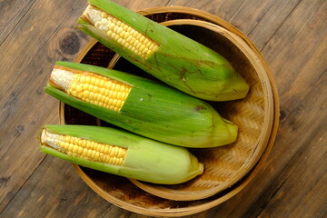 Jagung Manis. Sweet corn is one of the most important commercial maize cultivation groups, after ordinary maize. The specialty is the high sugar content at the time of harvest. Zea mays. 