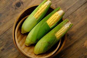 Jagung Manis. Sweet corn is one of the most important commercial maize cultivation groups, after ordinary maize. The specialty is the high sugar content at the time of harvest. Zea mays. 