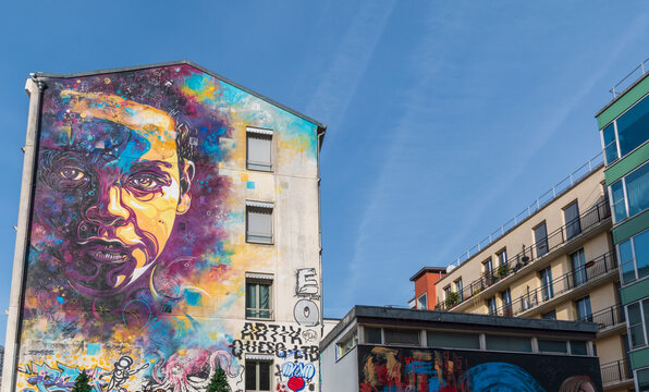 Street art sur la fa&ccedil;ade d'un immeuble, 13&egrave;me arrondissement, Paris, France