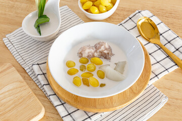 Ginkgo, Roasted Coconut and Taro with Coconut Milk