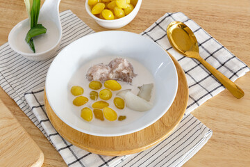Ginkgo, Roasted Coconut and Taro with Coconut Milk