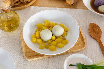 Glutinous Rice Balls and Ginkgo Nuts with Fresh Milk