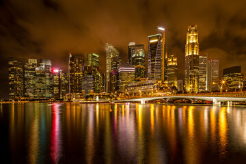 Fototapeta na wymiar River walk in Singapore at night