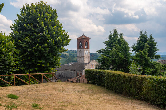 High-angle view of the Parish of St Lawrence (15-20th centuries) in the old village of the Alta Langa area in summer, Murazzano, Cuneo, Piedmont, Italy