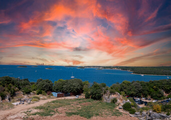 Fototapeta na wymiar sunset over the bay in croatia