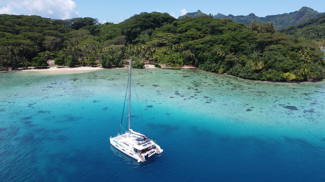 Cruise boats in Auea Bay, Huahine, Leeward Islands, French Polynesia