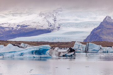 Wunderschöner Blau Eisberg  , Gletscherlagune , Naturlandschaft  in Island