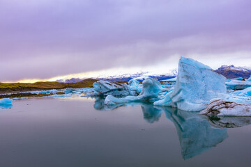 Schöner Blau Eisberg  , Naturlandschaft  in Island