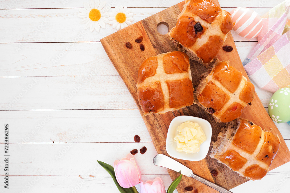 Poster fresh homemade hot cross buns. top view table scene on a white wood background with copy space. east