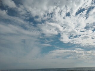 Naklejka na ściany i meble Formaciones nubosas, cielo nublado mar de fondo