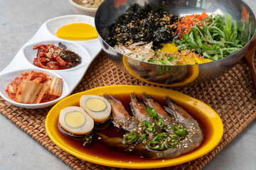 Fototapeta na wymiar Gimbap, snack, soy sauce shrimp, bibimbap, spicy stir-fried pork bibimbap, Korean food, vegetables, vegetables, vegan, side dishes