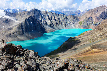 A blue lake surrounded by mountains