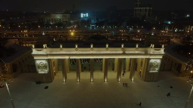 Entrance gate of Gorky Park and Garden Ring with transport traffic 