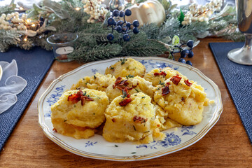 Mashed potatoes with bacon, chaddar, cheese, sour cream and chives