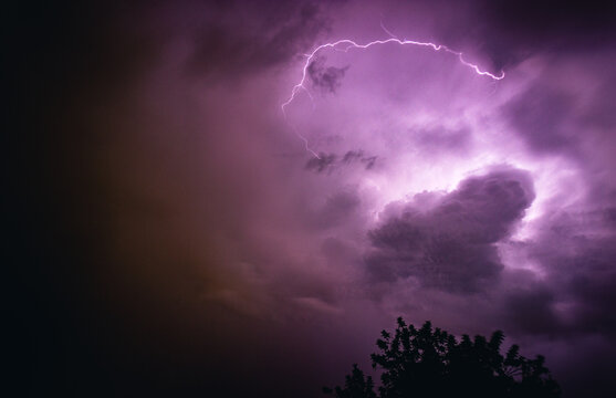 lightning in the algarve night sky
