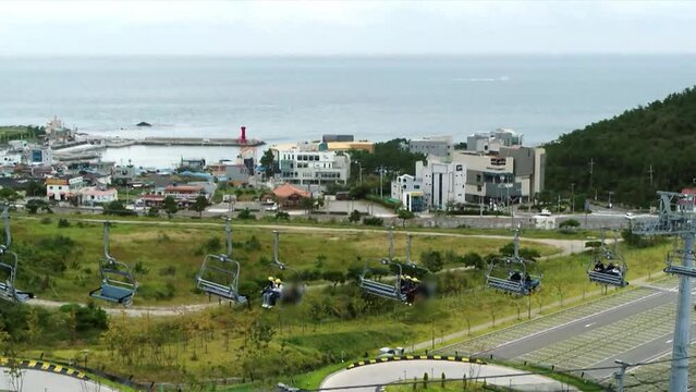 부산 기장 앞바다가 훤하게 보이는 리프트 전경 항공 영상

