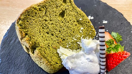 抹茶のシフォンケーキ