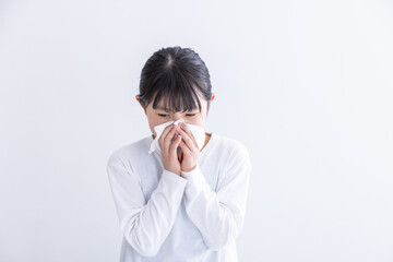 鼻水をかむ女の子　girl with runny nose