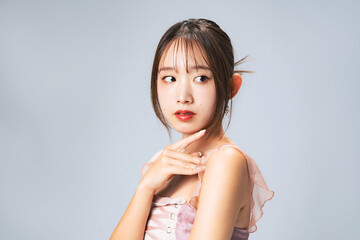 おしゃれなヘアメイクの女性のファッションポートレート