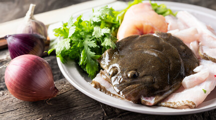 Trimmed flatfish and crown daisy