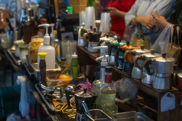タイ、バンコクの市場や屋台での食事とコーヒータイム