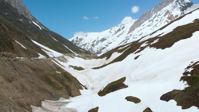 Snow fall at Zjila pass in Ladakh, India