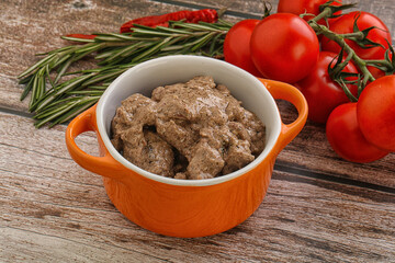 Soft chicken liver with cream