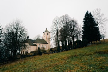 Obraz premium Cathedral in the village near the cemetery, no one, cloudy